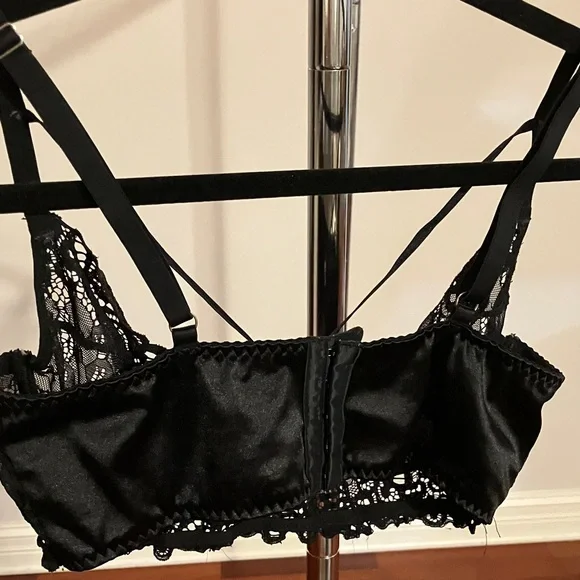 Chic Black Lace Underwire Bra - Picture 4 of 12